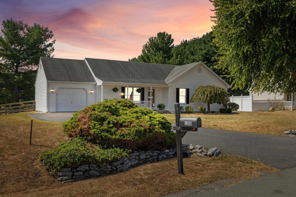 108 MEADOWDALE DR, Stuarts Draft, VA 24477