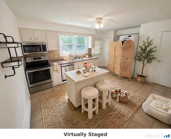 61 Dover Court B, Branford, CT 06405