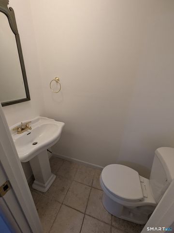 61 Dover Court B, Branford, CT 06405