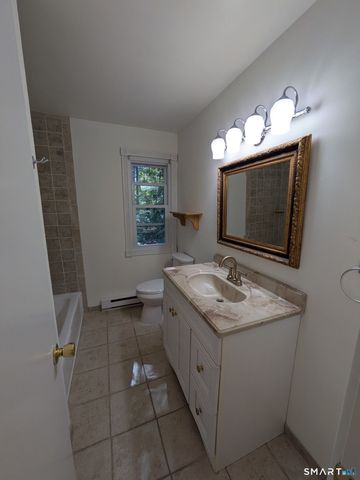 61 Dover Court B, Branford, CT 06405