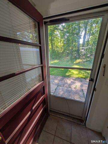 61 Dover Court B, Branford, CT 06405