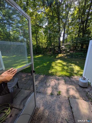 61 Dover Court B, Branford, CT 06405
