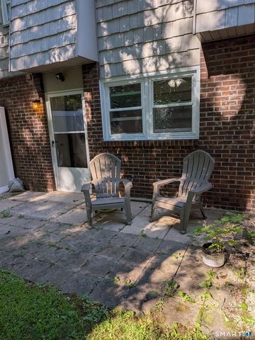 61 Dover Court B, Branford, CT 06405