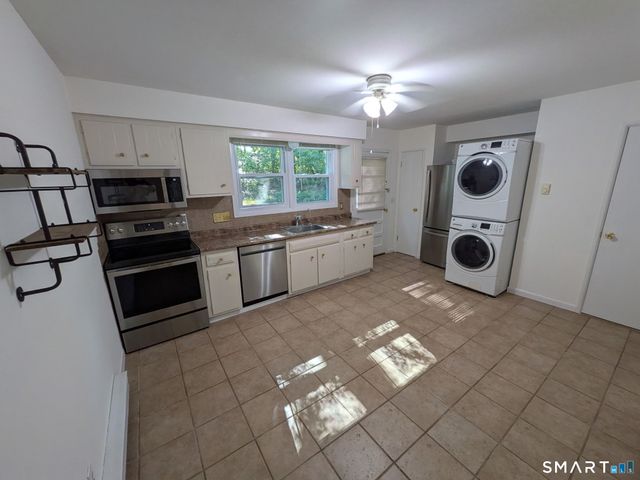 61 Dover Court B, Branford, CT 06405