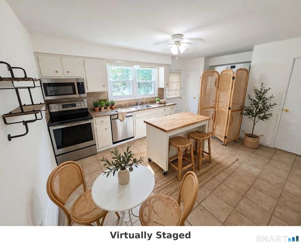 61 Dover Court B, Branford, CT 06405