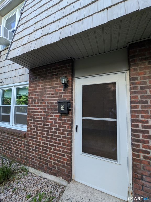 61 Dover Court B, Branford, CT 06405