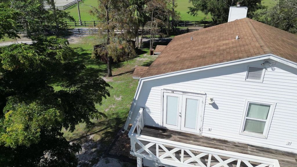 Image 15 of property listing at 16098 Deer Path Lane, Wellington, FL 33470