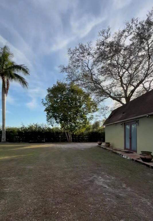 Image 16 of property listing at 16098 Deer Path Lane, Wellington, FL 33470