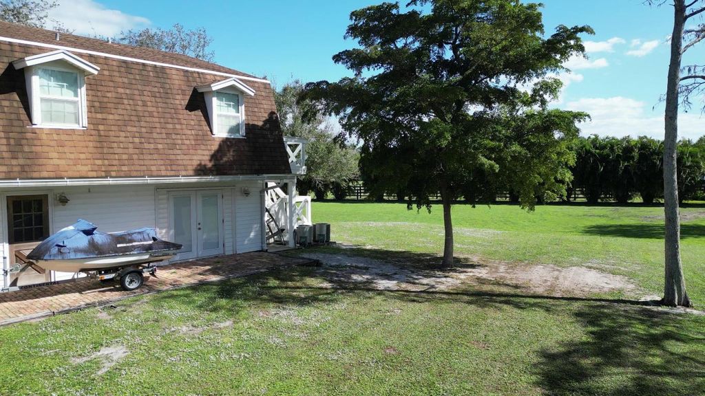 Image 18 of property listing at 16098 Deer Path Lane, Wellington, FL 33470