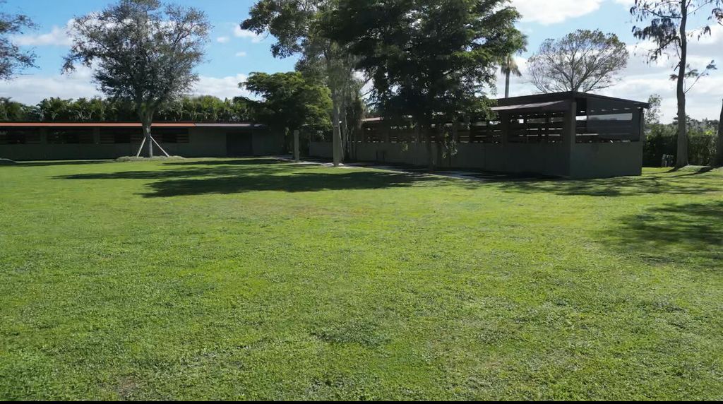 Image 21 of property listing at 16098 Deer Path Lane, Wellington, FL 33470