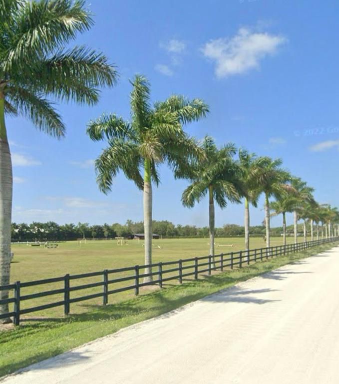 Image 5 of property listing at 16098 Deer Path Lane, Wellington, FL 33470