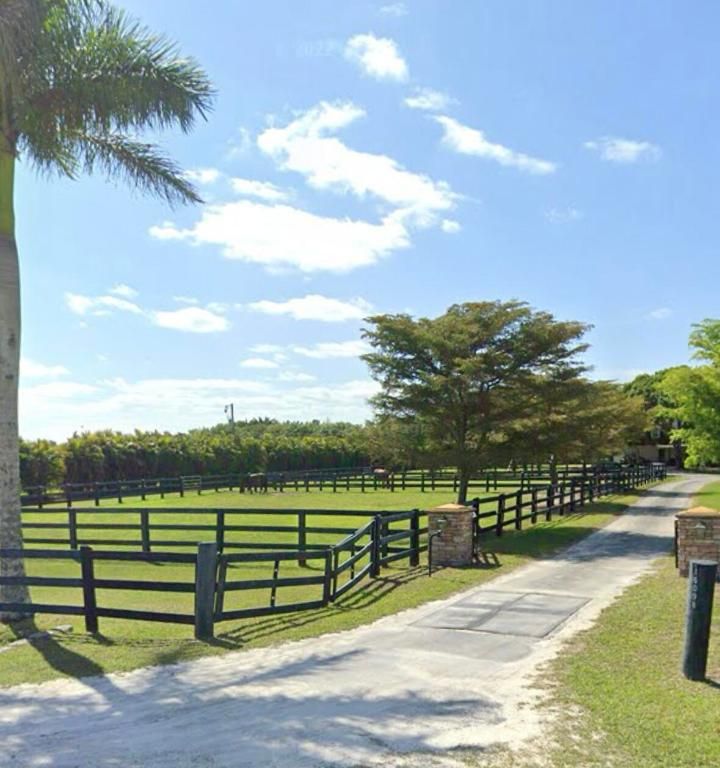 Image 7 of property listing at 16098 Deer Path Lane, Wellington, FL 33470