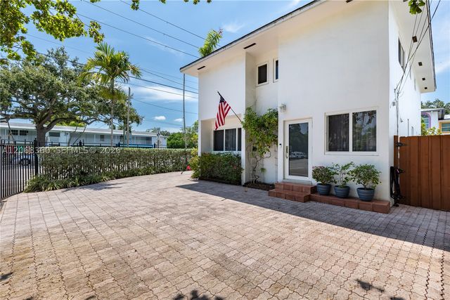 2250 SW 17th Ave, Miami, FL 33145