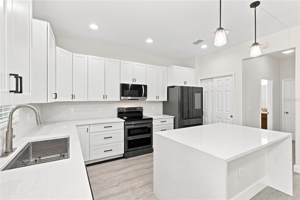 Image 15 of property listing at 3538 RODRICK CIRCLE, Orlando, FL 32824