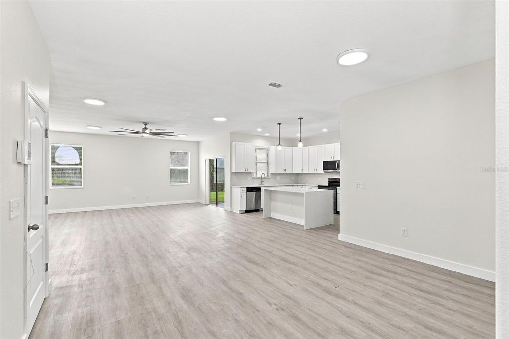 Image 6 of property listing at 3538 RODRICK CIRCLE, Orlando, FL 32824