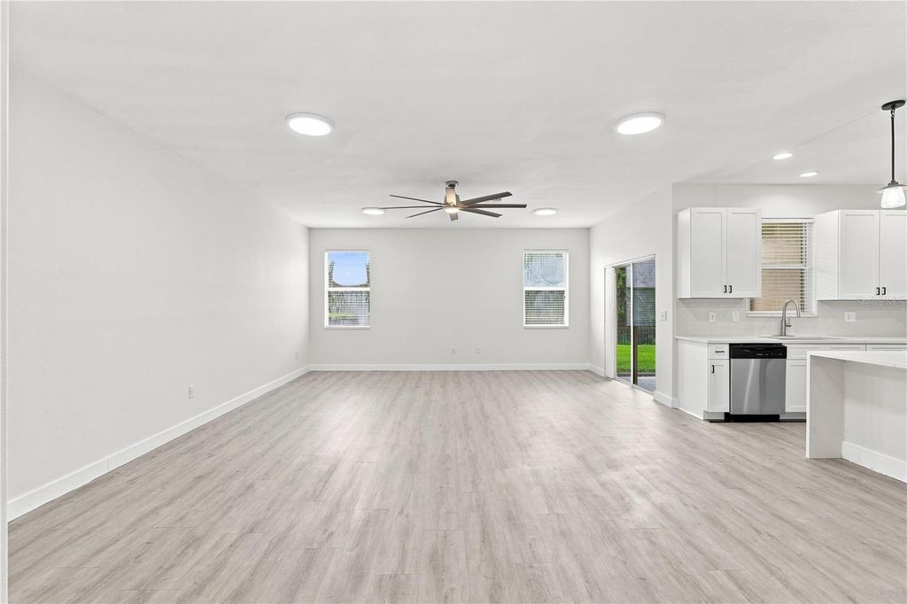 Image 7 of property listing at 3538 RODRICK CIRCLE, Orlando, FL 32824
