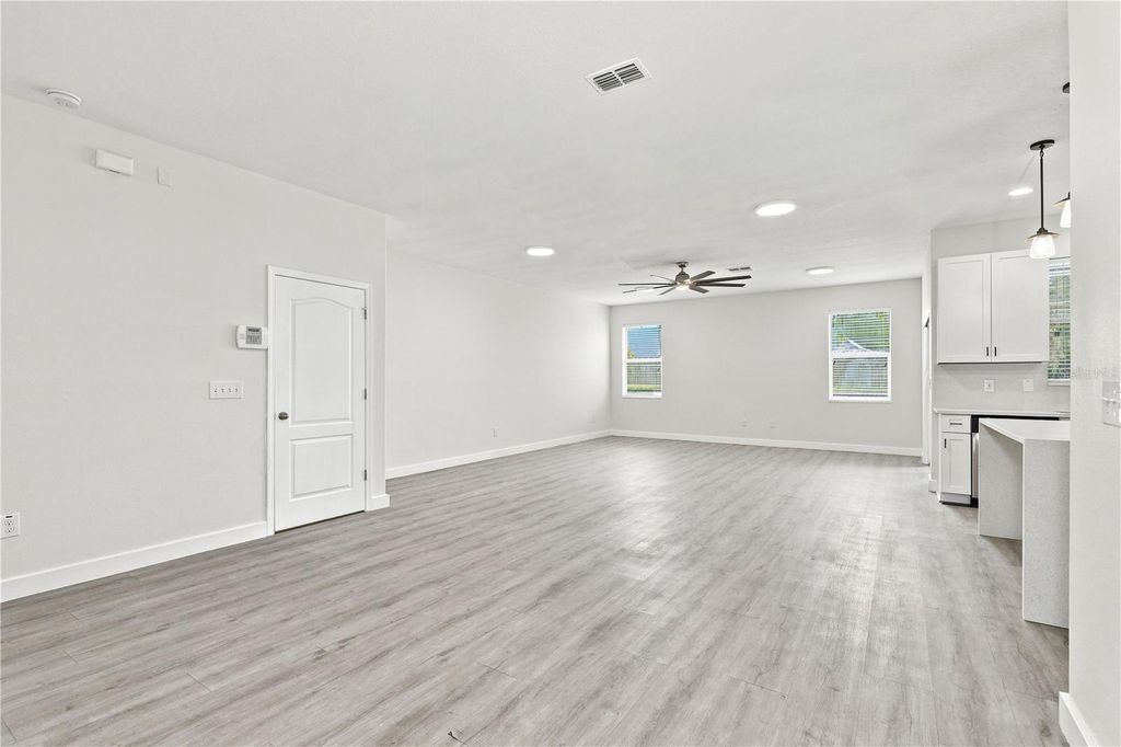 Image 8 of property listing at 3538 RODRICK CIRCLE, Orlando, FL 32824