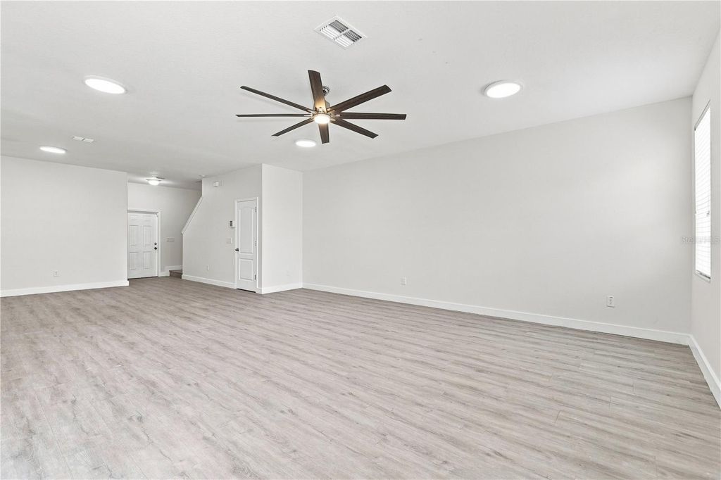 Image 9 of property listing at 3538 RODRICK CIRCLE, Orlando, FL 32824
