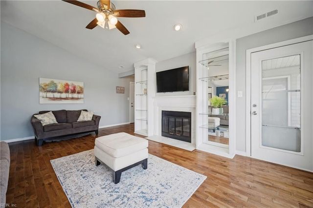 230 Dockside DR C, Hampton, VA 23669