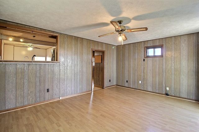 2132 S Washington Ave, Wichita, KS 67211