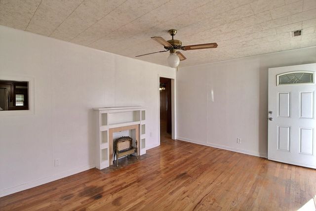 2132 S Washington Ave, Wichita, KS 67211