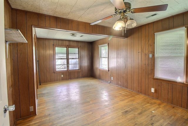 2132 S Washington Ave, Wichita, KS 67211