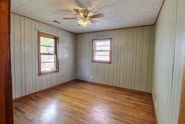 2132 S Washington Ave, Wichita, KS 67211