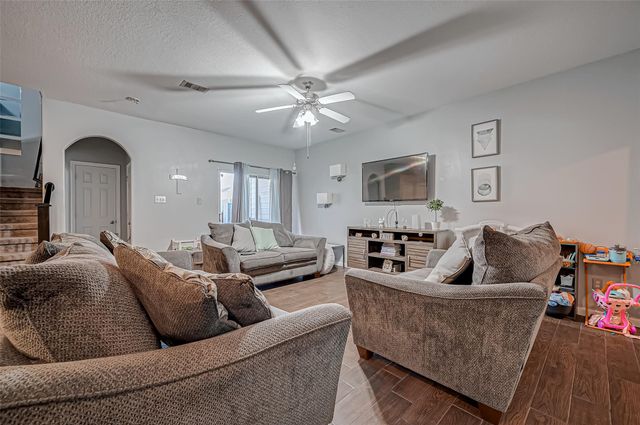 2827 Silver Charm, Houston, TX 77014