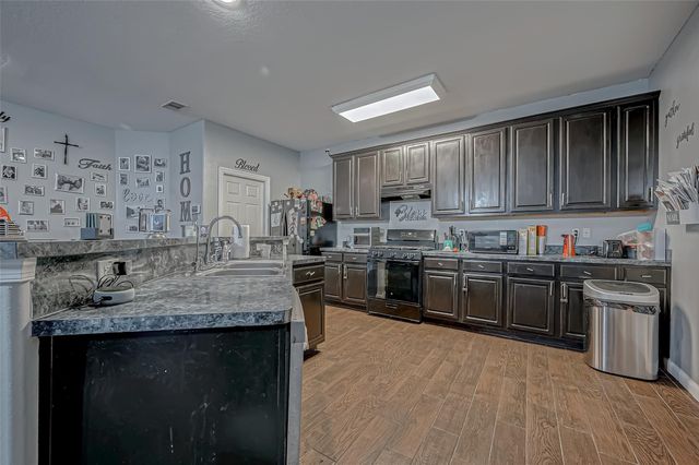 2827 Silver Charm, Houston, TX 77014