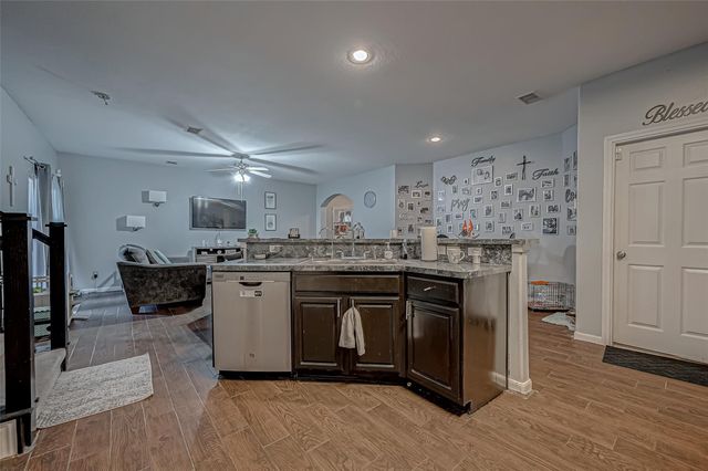 2827 Silver Charm, Houston, TX 77014