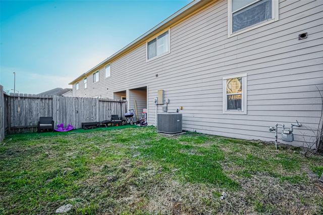 2827 Silver Charm, Houston, TX 77014