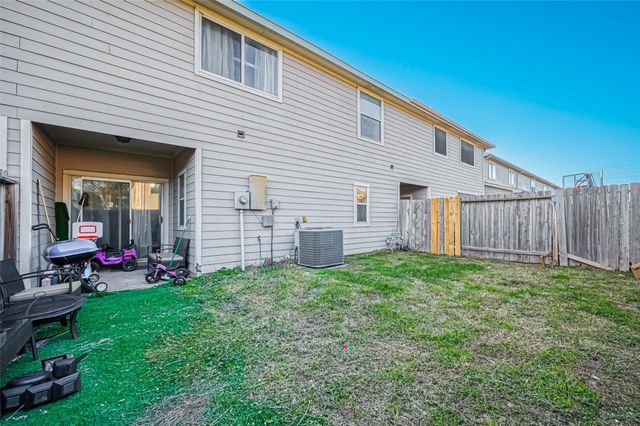 2827 Silver Charm, Houston, TX 77014