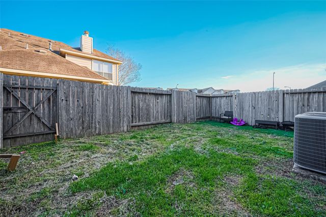 2827 Silver Charm, Houston, TX 77014