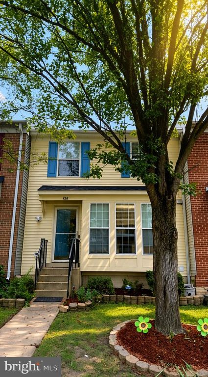 128 HAMPSHIRE SQ SW, Leesburg, VA 20175