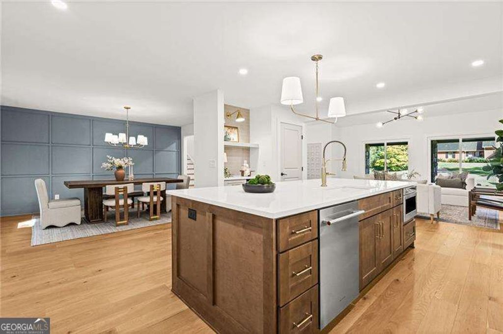 675 Weatherly Lane, Sandy Springs, GA 30328 — photo 2
