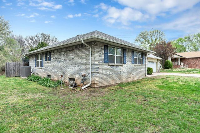 24 E Huntington, Augusta, KS 67010