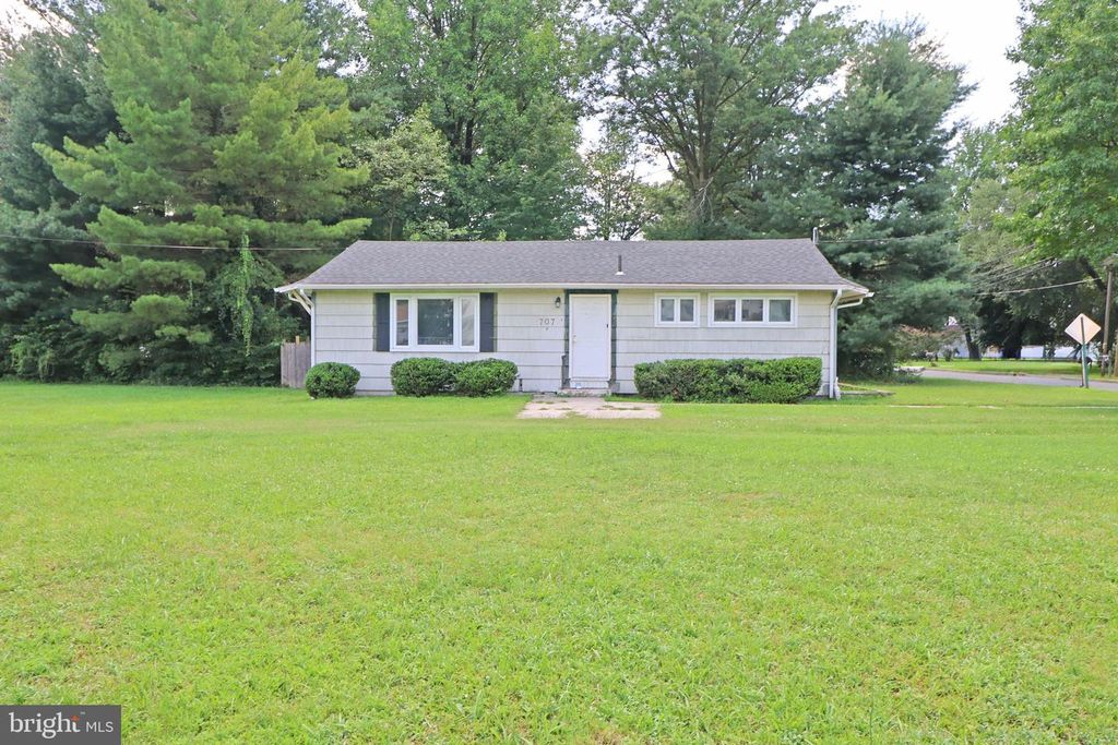 707 BEECHWOOD AVE, Cherry Hill, NJ 08002