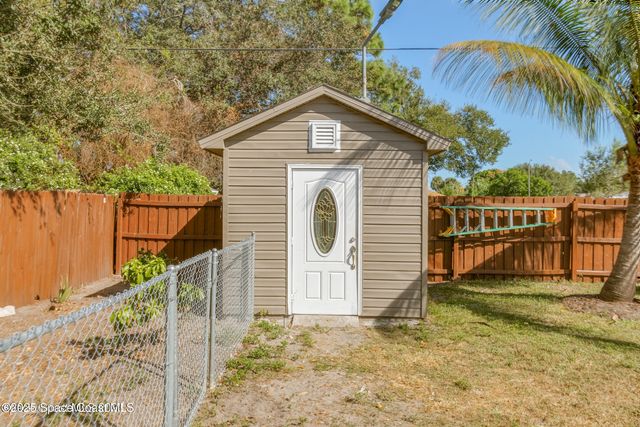 849 Chello Avenue NE, Palm Bay, FL 32905