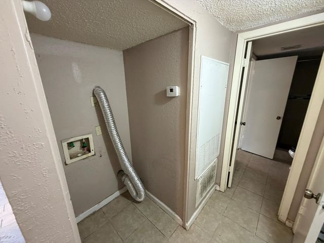 6327 Cattails Lane, Houston, TX 77035