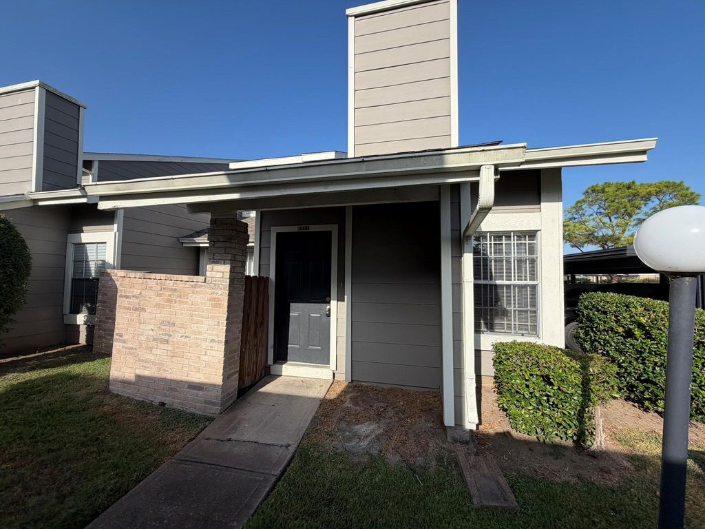 6327 Cattails Lane, Houston, TX 77035