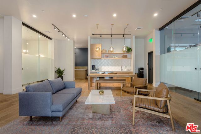 269 S Mariposa Avenue 420, Los Angeles, CA 90004