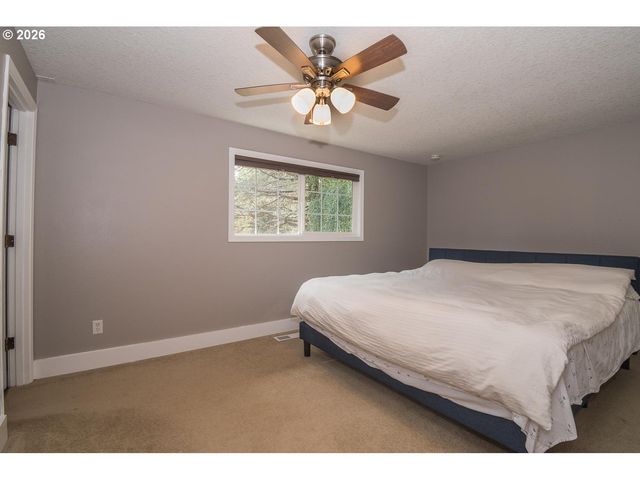 15652 HENRICI Rd, Oregon City, OR 97045