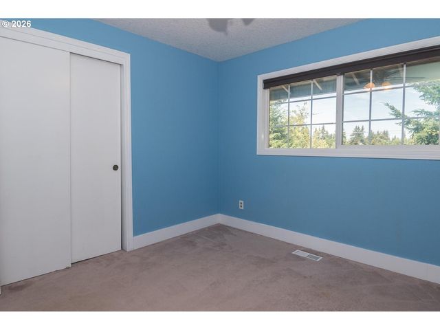 15652 HENRICI Rd, Oregon City, OR 97045