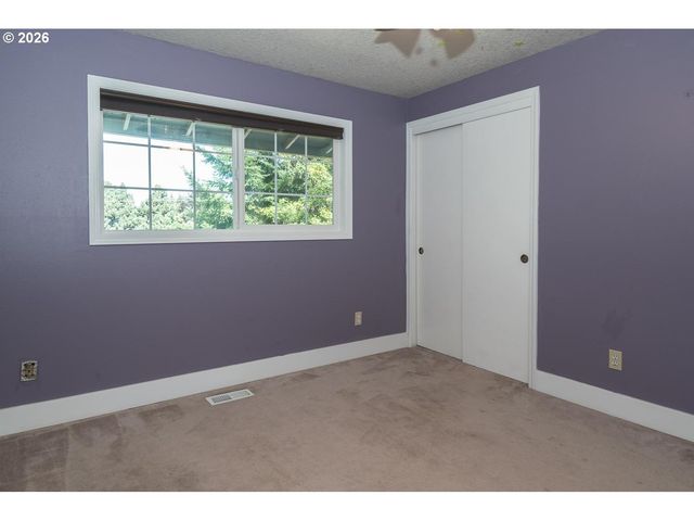 15652 HENRICI Rd, Oregon City, OR 97045