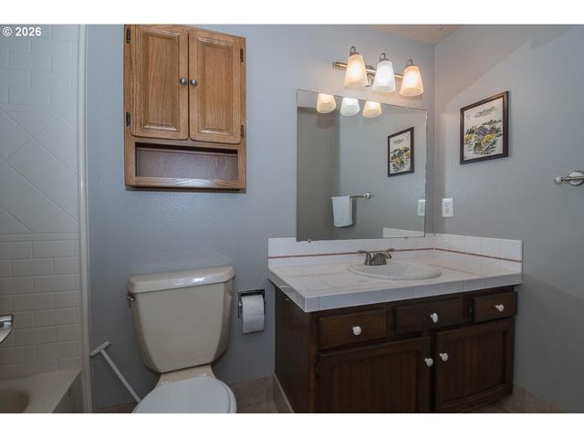 15652 HENRICI Rd, Oregon City, OR 97045