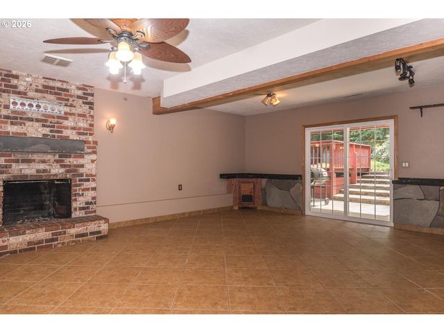 15652 HENRICI Rd, Oregon City, OR 97045