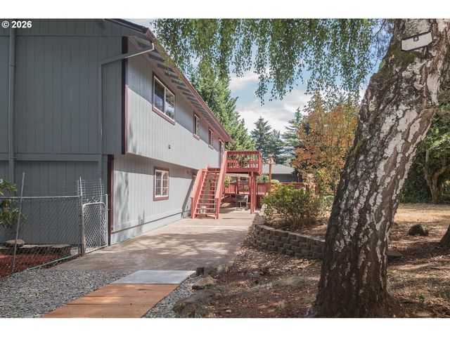 15652 HENRICI Rd, Oregon City, OR 97045