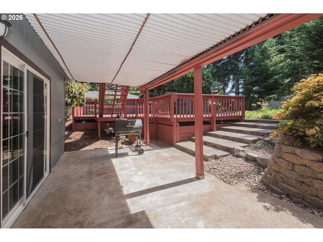 15652 HENRICI Rd, Oregon City, OR 97045