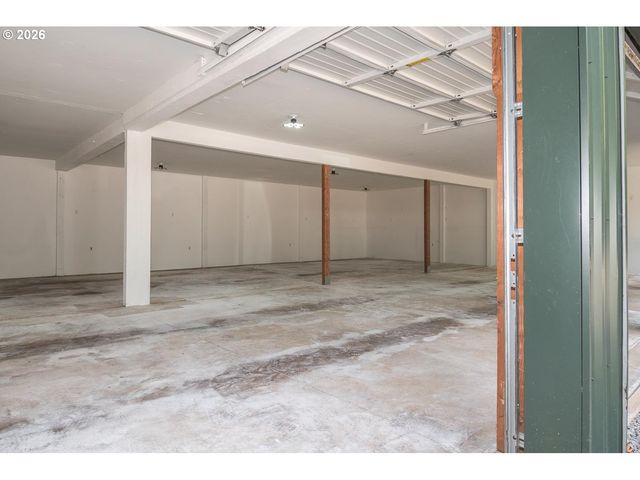 15652 HENRICI Rd, Oregon City, OR 97045