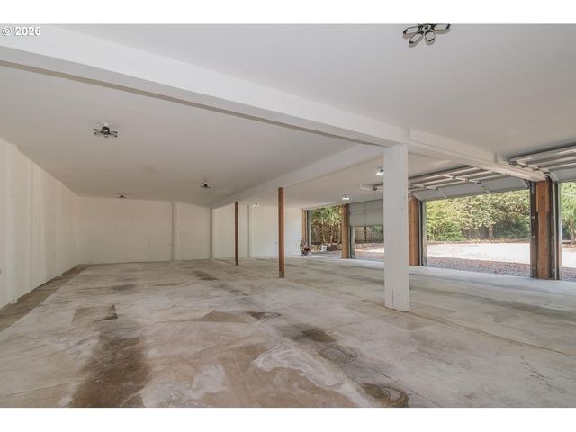 15652 HENRICI Rd, Oregon City, OR 97045